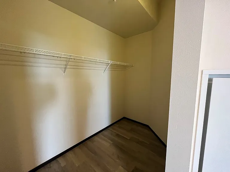 Galaxie High Rise Apartments — Photo 77
