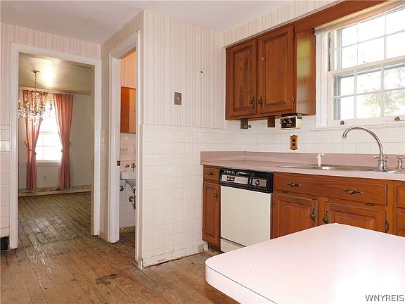 5th image of 62 Louvaine Dr
