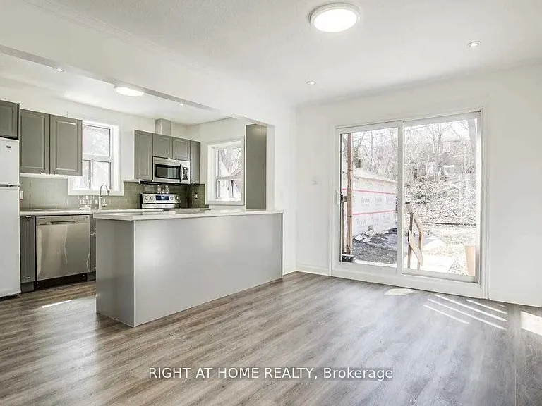 1738 Bayview Ave — Photo 5