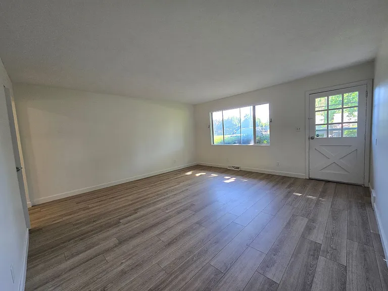 8224 Pine Ave — Photo 8