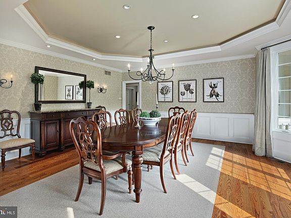 5th image of 19 Larkspur Ln