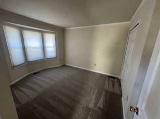 11954 Holly View Dr, Woodbridge, VA 22192