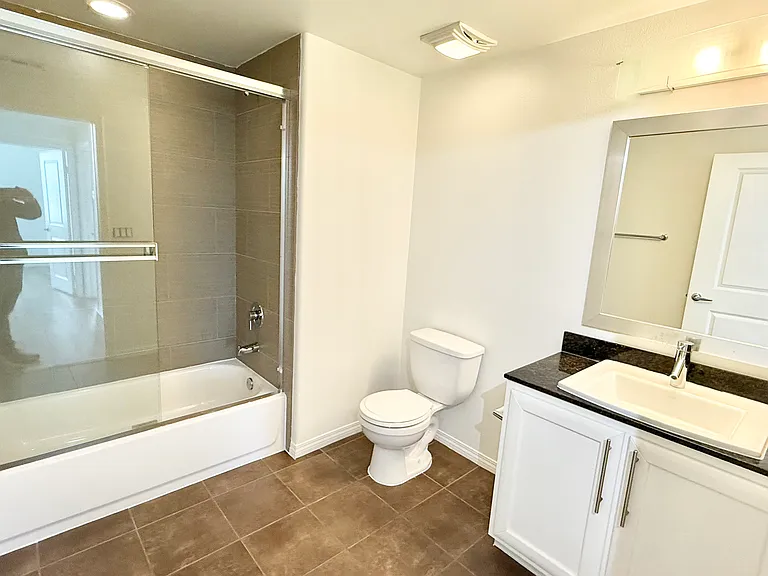 The Watermarque Apartments — Photo 40