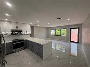 NE 4th Ct — Photo 2