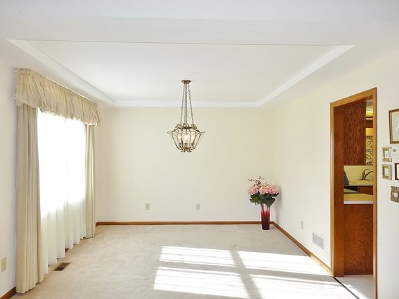 3rd image of 7009 Lakebrook Blvd