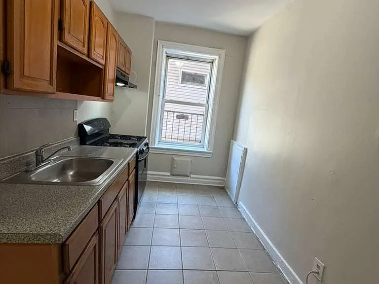 323 Park Ave #8 — Photo 2