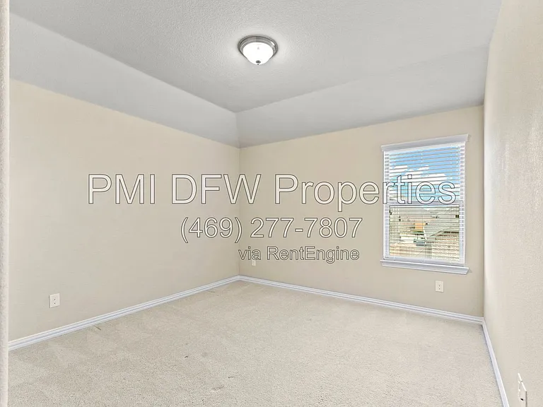 1624 Medina Ln — Photo 28