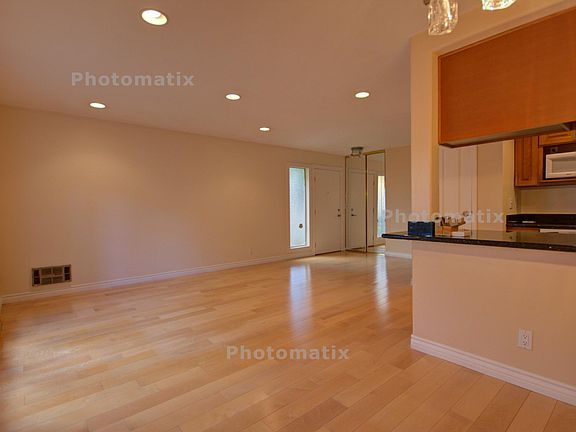 3rd image of 357A Tyrella Ave