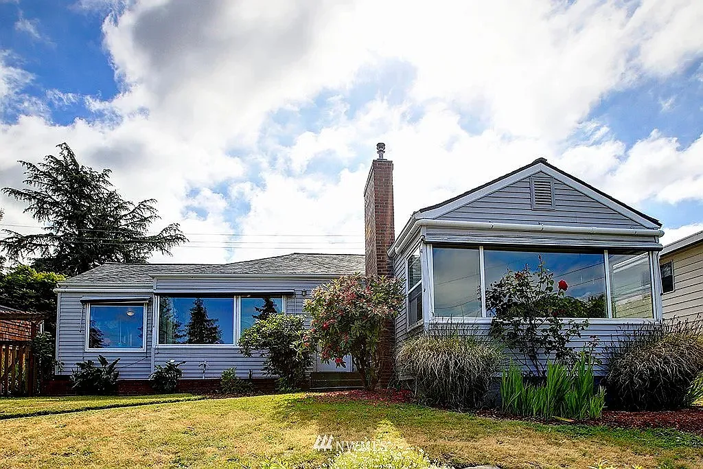 4 bed, 2470 sqft, $4,300 — Photo 1