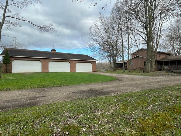 34722 36th Ave, Paw Paw, MI 49079