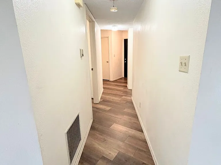 1712 E 24th Ave — Photo 5