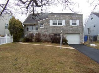 26 Mildred Ln, Fords, NJ 08863