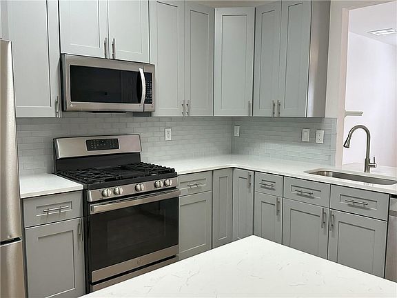 3rd image of 4162 Howell Park Rd