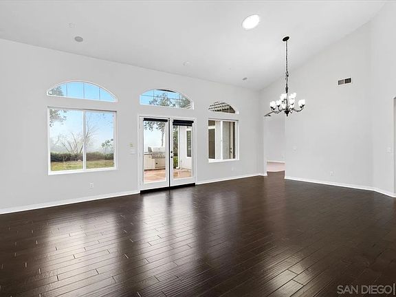 5th image of 2092 Heights Ct