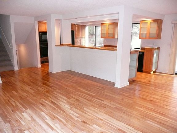 3rd image of 2122 182nd Ave NE