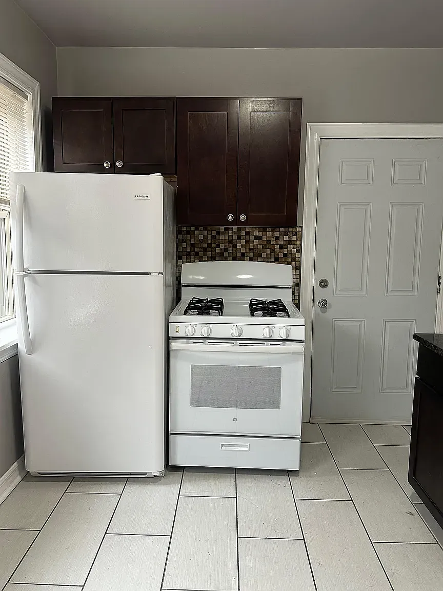4029 W Melrose St — Photo 4