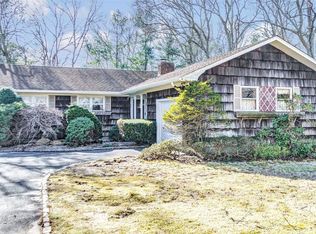 96 Lynncliff Rd, Hampton Bays, NY 11946