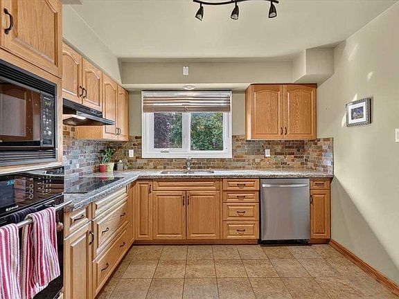 3rd image of 7536 N Fleetwood Dr SE