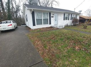 102 W Arrowwood Rd, Oak Ridge, TN 37830