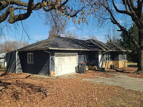 3rd image of 1202 Davis Ave