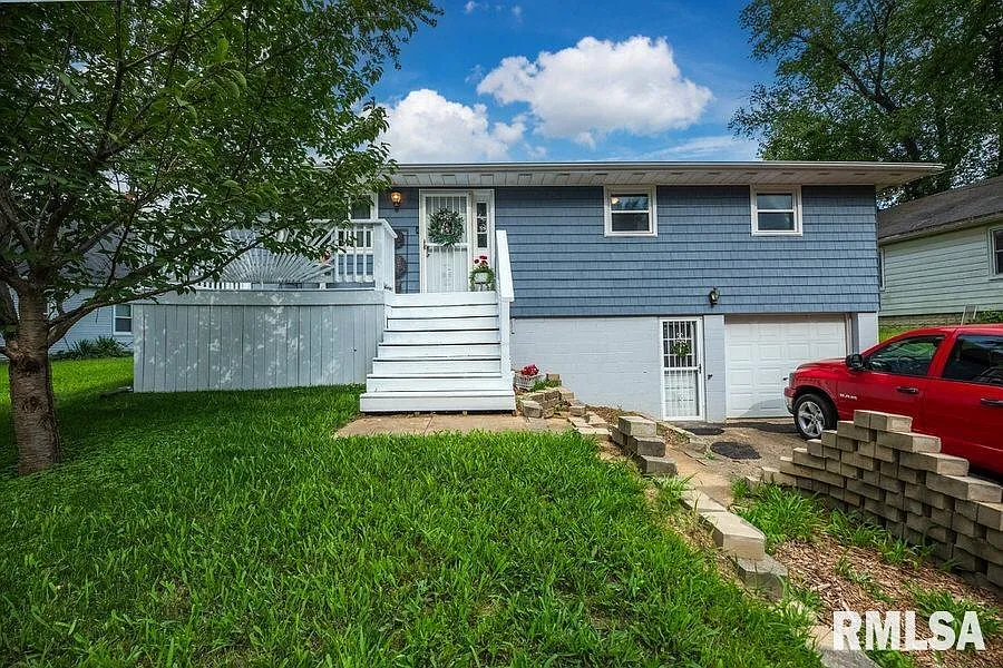 623 Pekin Ave photo 1