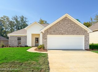 999 Riverside Ln, Pearl, MS 39208