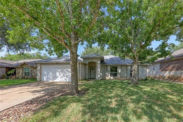 1st image of 609 Eaglecreek Dr
