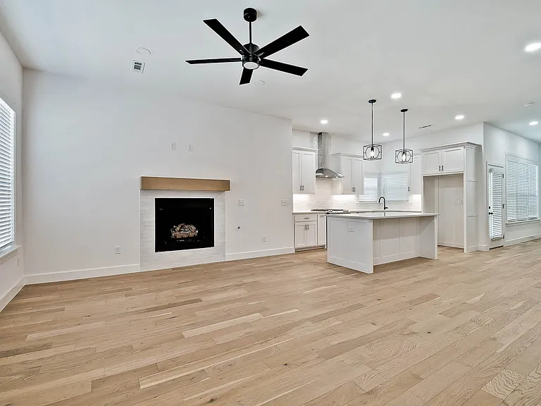 502 W Persimmon St — Photo 4