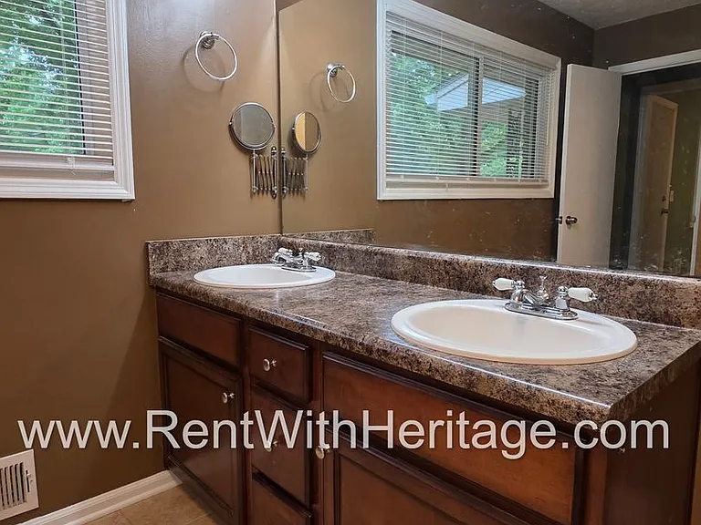 6190 Knights Ln — Photo 40