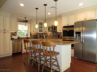 40 Idlewild Ln, Aberdeen, NJ 07747