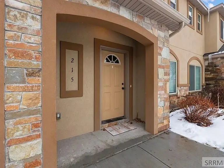 565 Pioneer Rd #215 — Photo 2