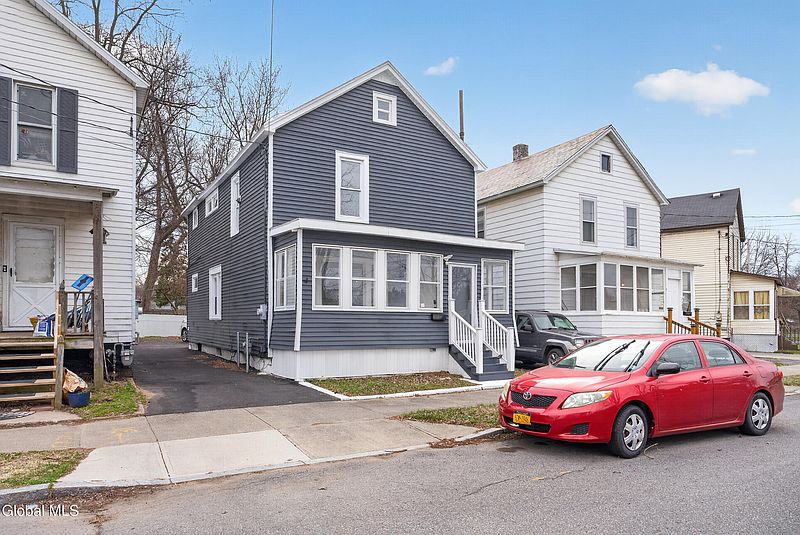 2nd image of 1684 Lake Boulevard