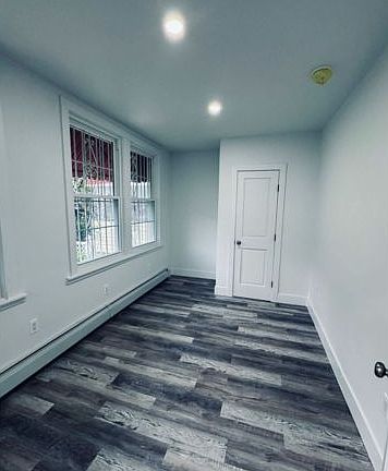 4th image of 4025 Edson Ave