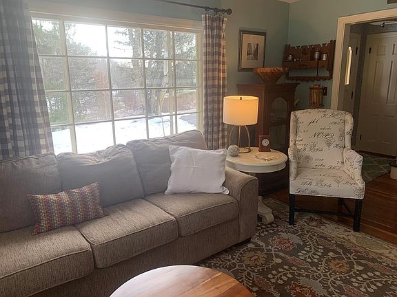 4th image of 8 Knoll Acres