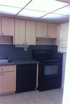5th image of 3522 NE 171st St APT 302
