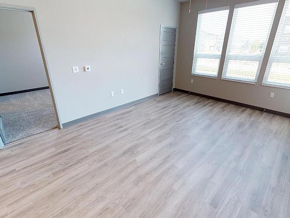 5th image of 3305 Aurora Ave Unit 102