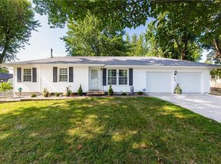 826 Houston Ln, Liberty, MO 64068