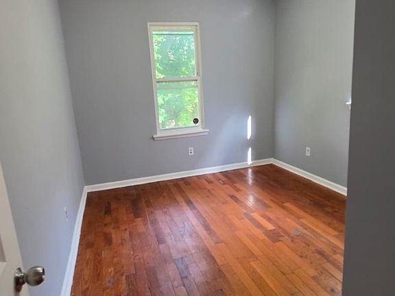 2nd image of 39 Seymour Ave Floor 2