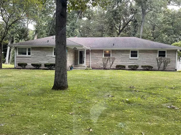 53176 Oakmont Central Dr, South Bend, IN 46637