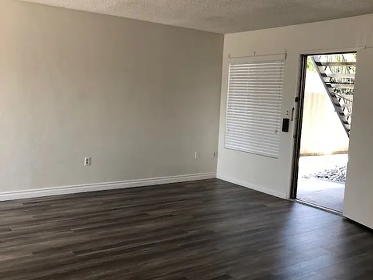 4160 Illinois St — Photo 13