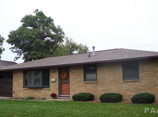 1520 S 7th St, Pekin, IL 61554