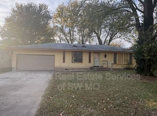 1911 N Old Orchard Ave, Springfield, MO 65803