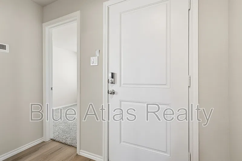 3 bed, 2.0 bath, 1201 sqft, $1,950 — Photo 2