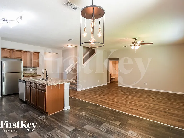 1939 April Oaks Dr — Photo 4