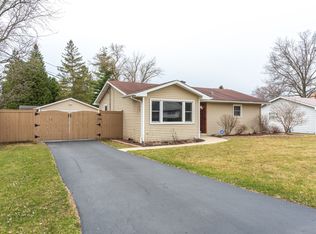 3915 Drexel Ave, Gurnee, IL 60031