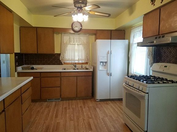 3rd image of 904 W Fleshiem St