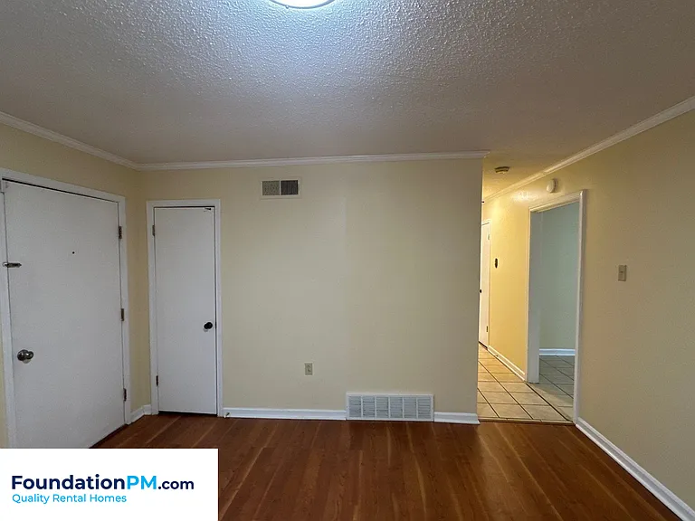 2621 Derbyshire Ave — Photo 12
