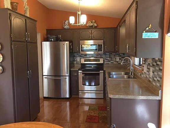 5th image of 8760 Woodlawn Dr
