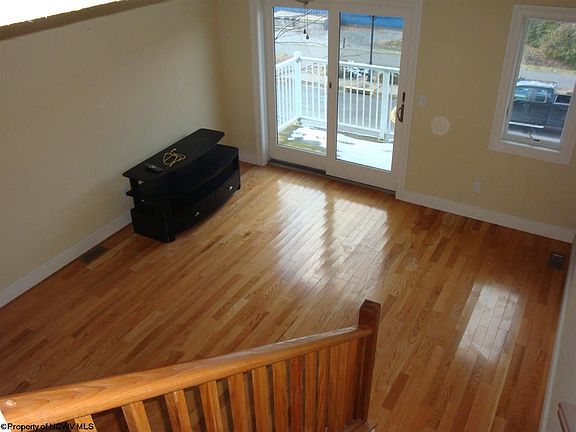 5th image of 366 Frontier Ave