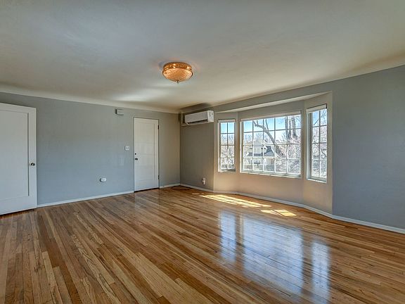 5th image of 108 N Mount Vernon Ave